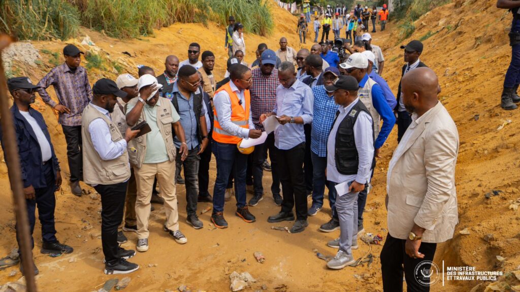 Kinshasa : le ministre Banza intensifie le suivi des chantiers du programme d’urgence
